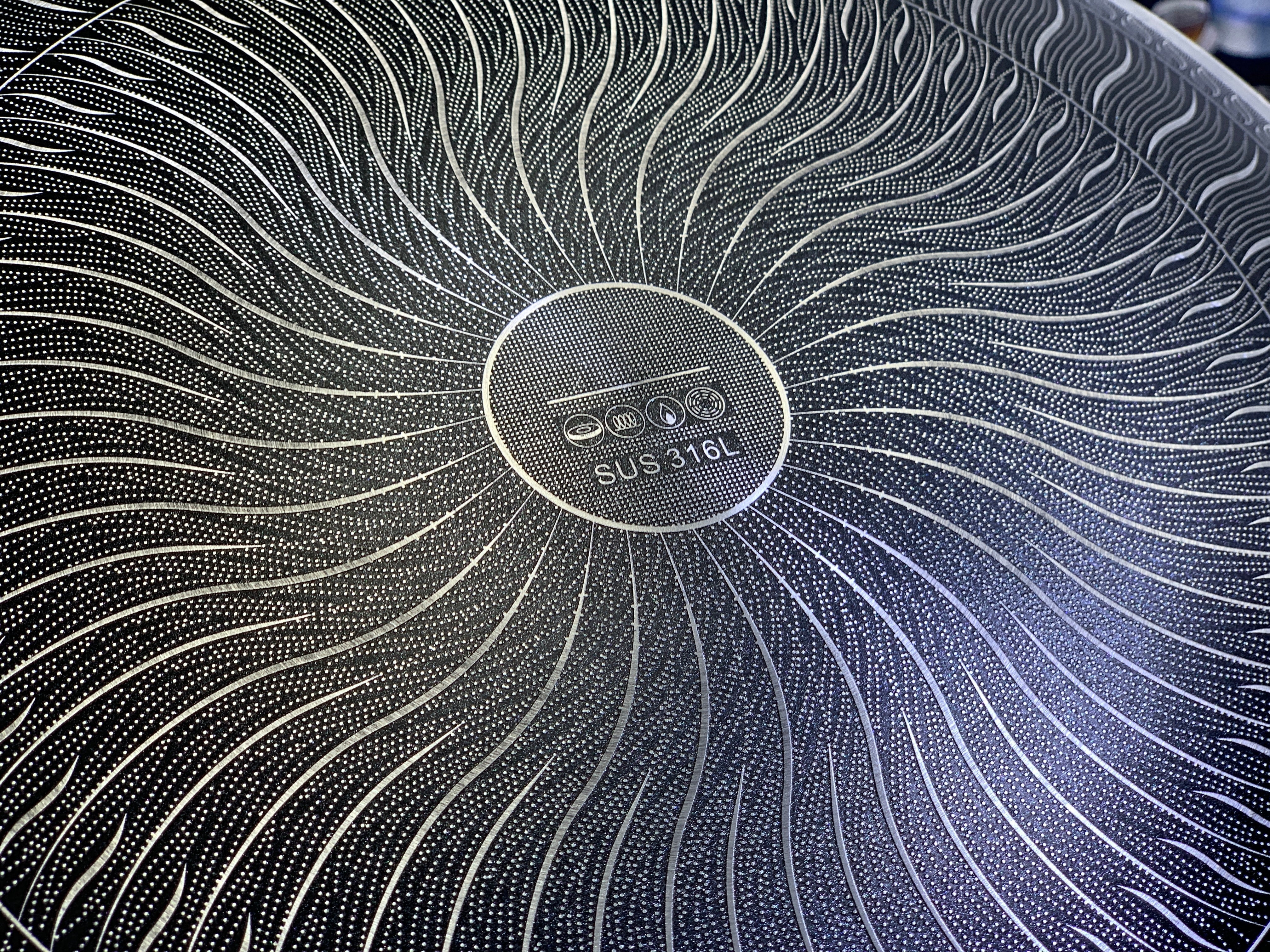 Laser Coating tawa with wooden handles