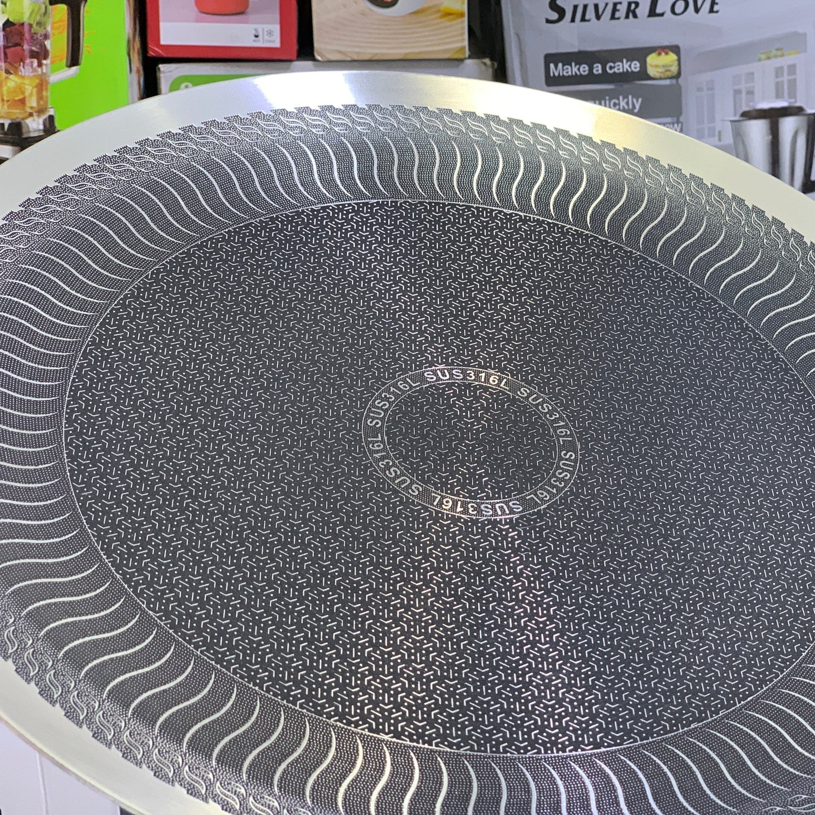 Laser Coating tawa with wooden handles