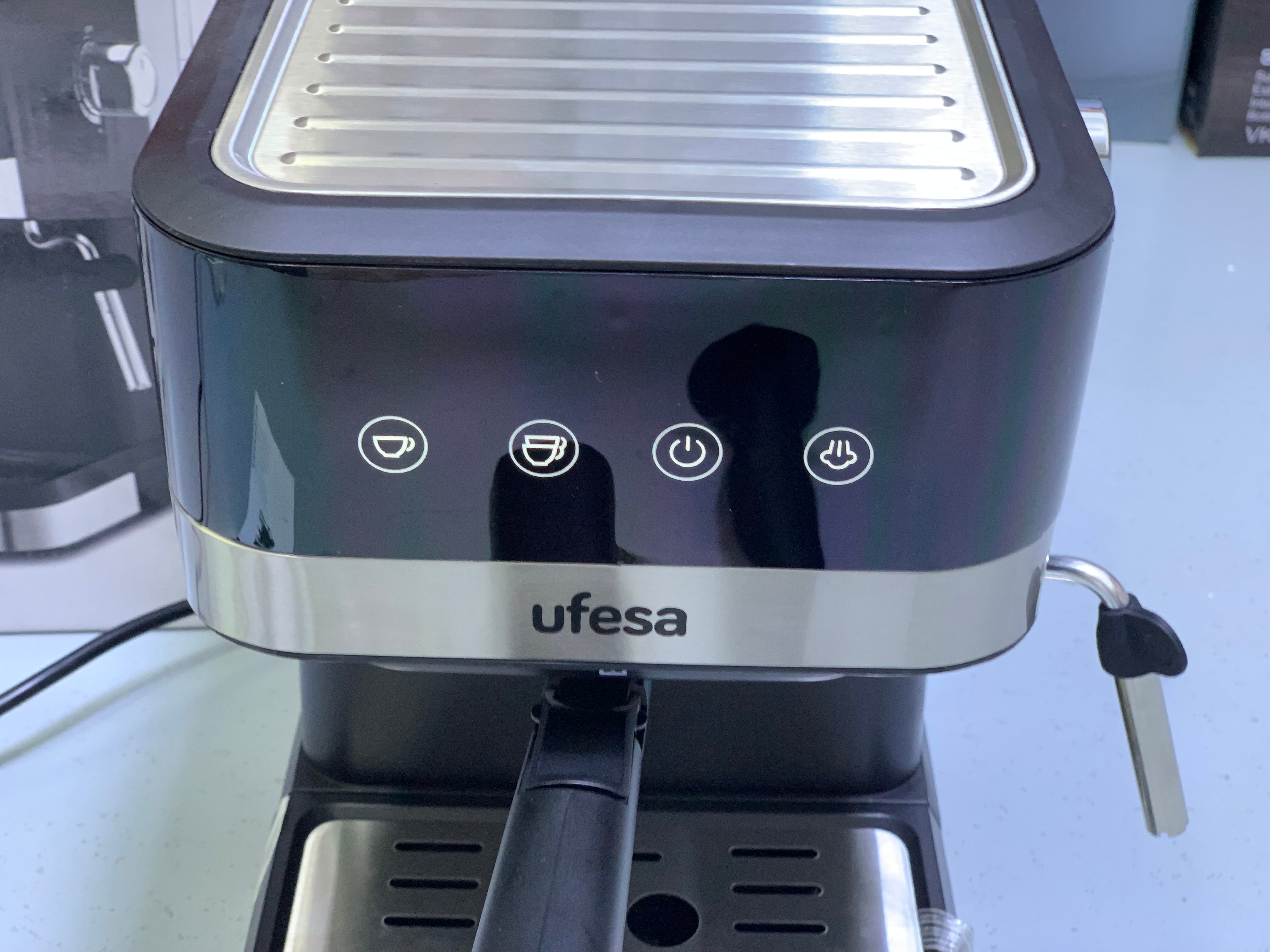 Ufesa Espresso Coffee Maker  20 Bar