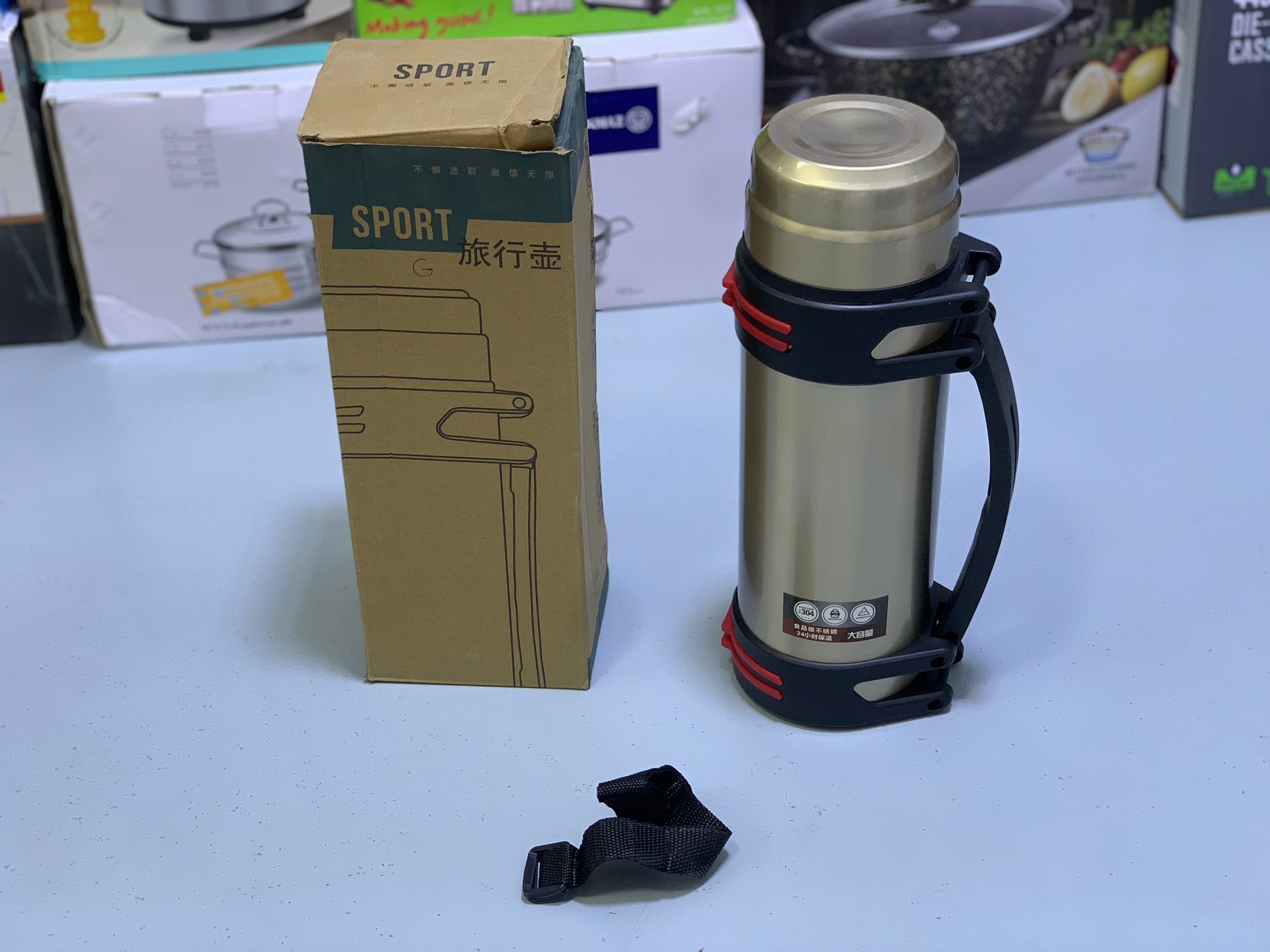 Sports Water Bottles 2000ml Portable and suitable for camping and sports