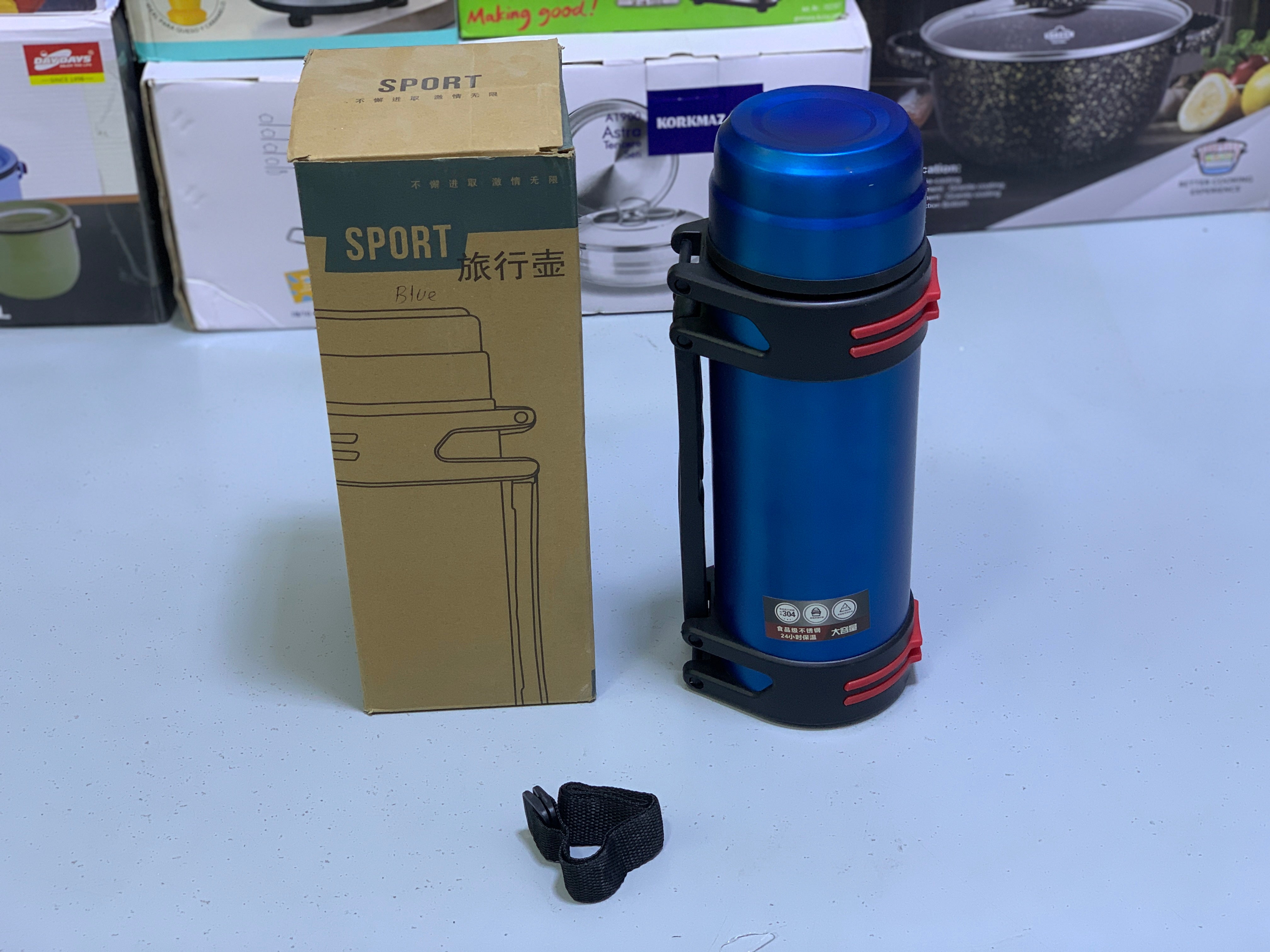 Sports Water Bottles 2000ml Portable and suitable for camping and sports