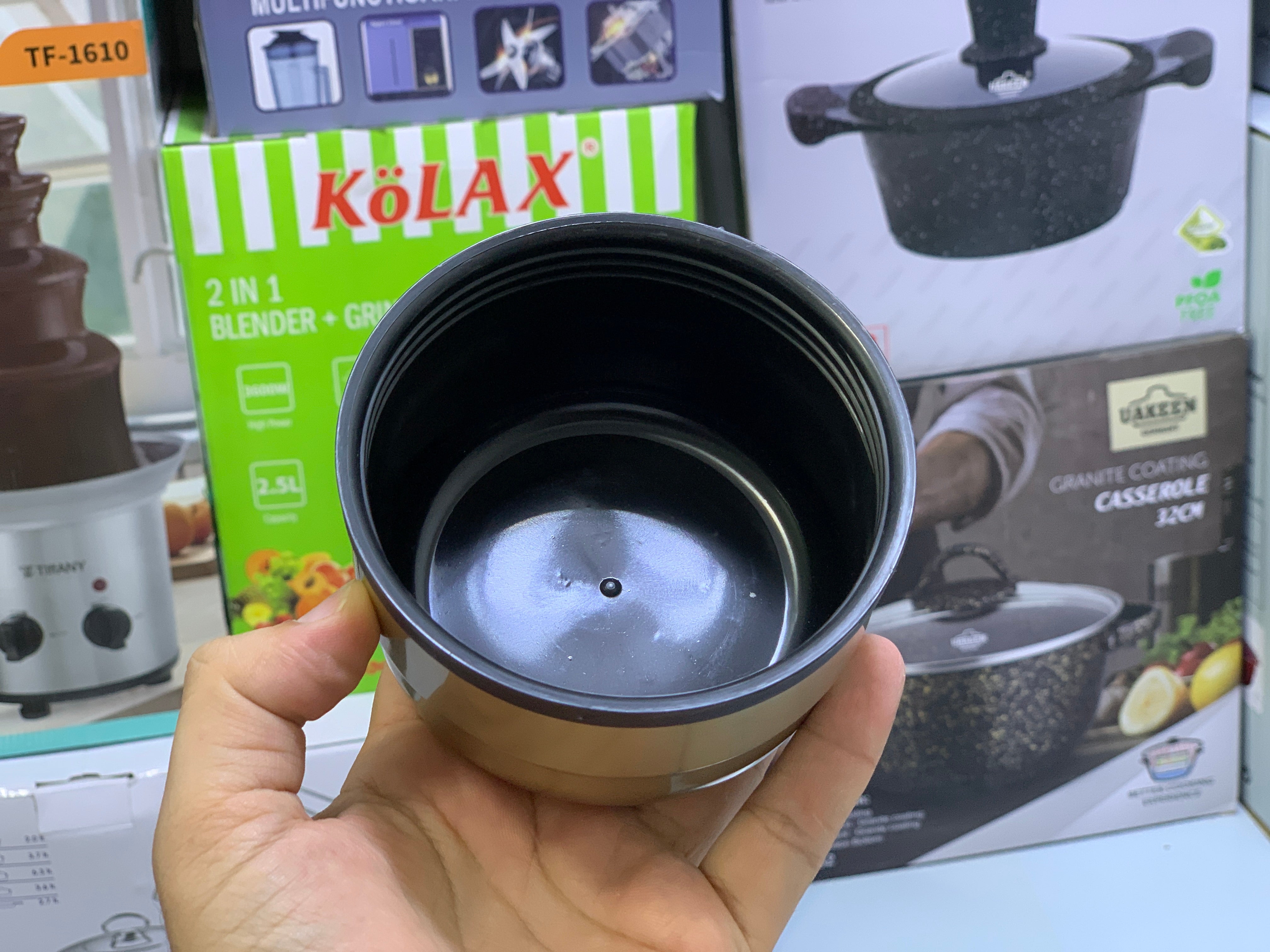 Sports Water Bottles 2000ml Portable and suitable for camping and sports