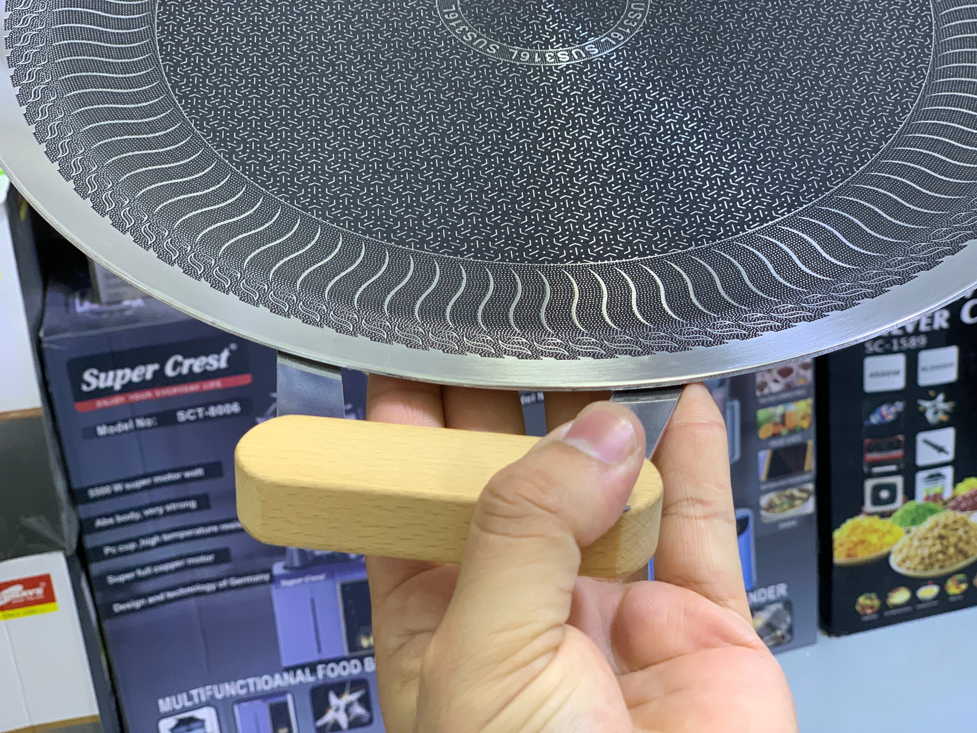 Laser Coating tawa with wooden handles