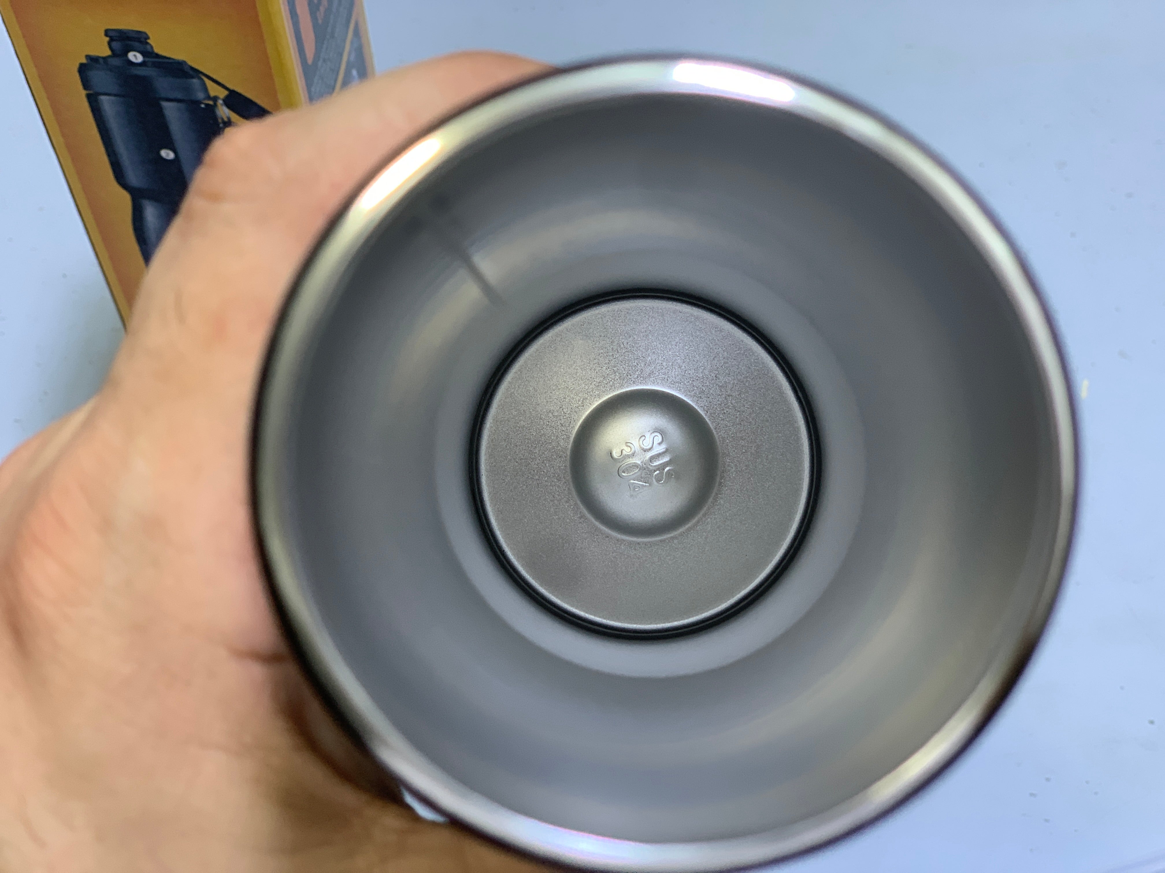 Insulated Water Bottle 680ml Hot and Cool