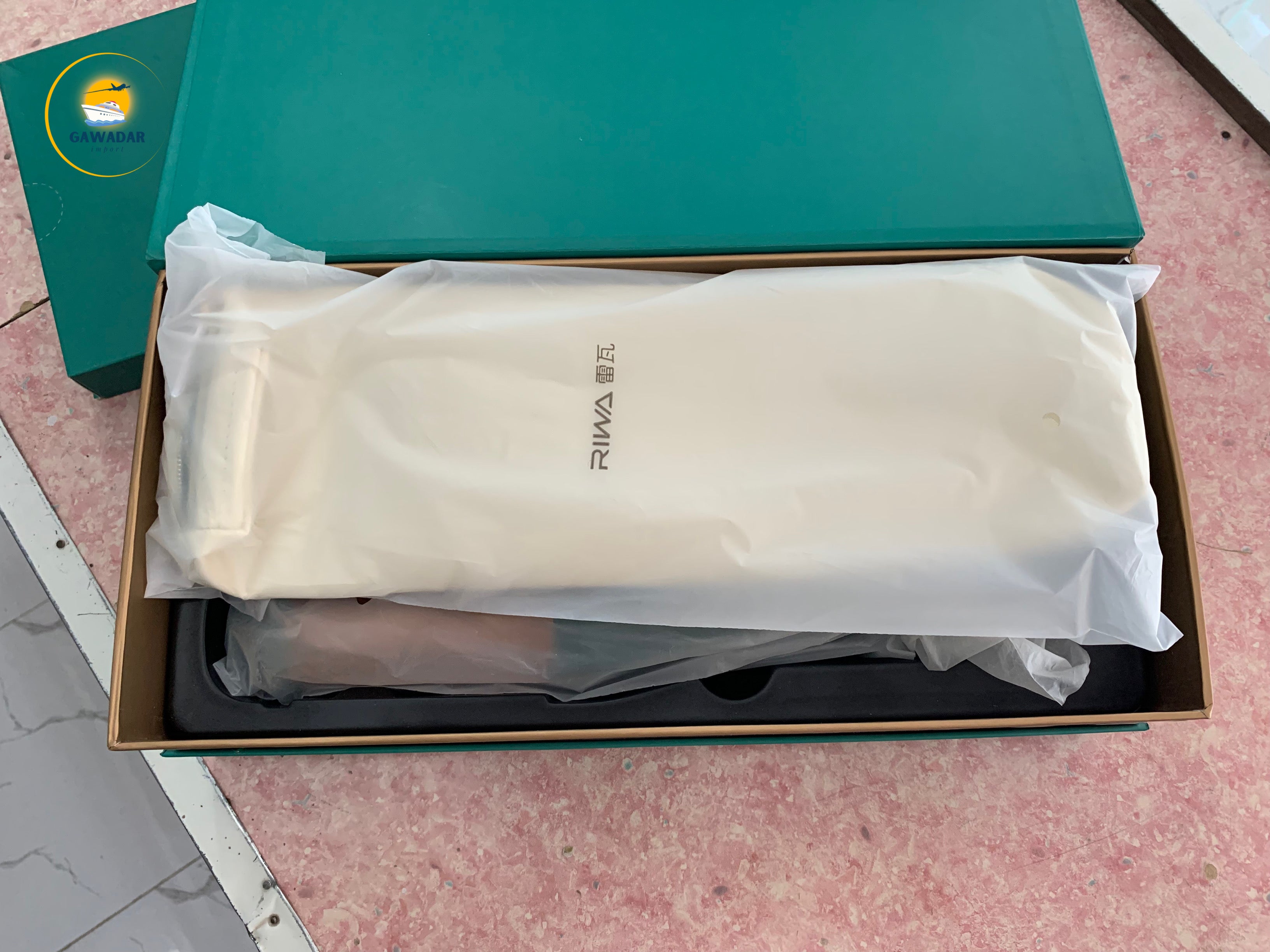 Hanif Traders's RIWA Hair Curler Beauty Product