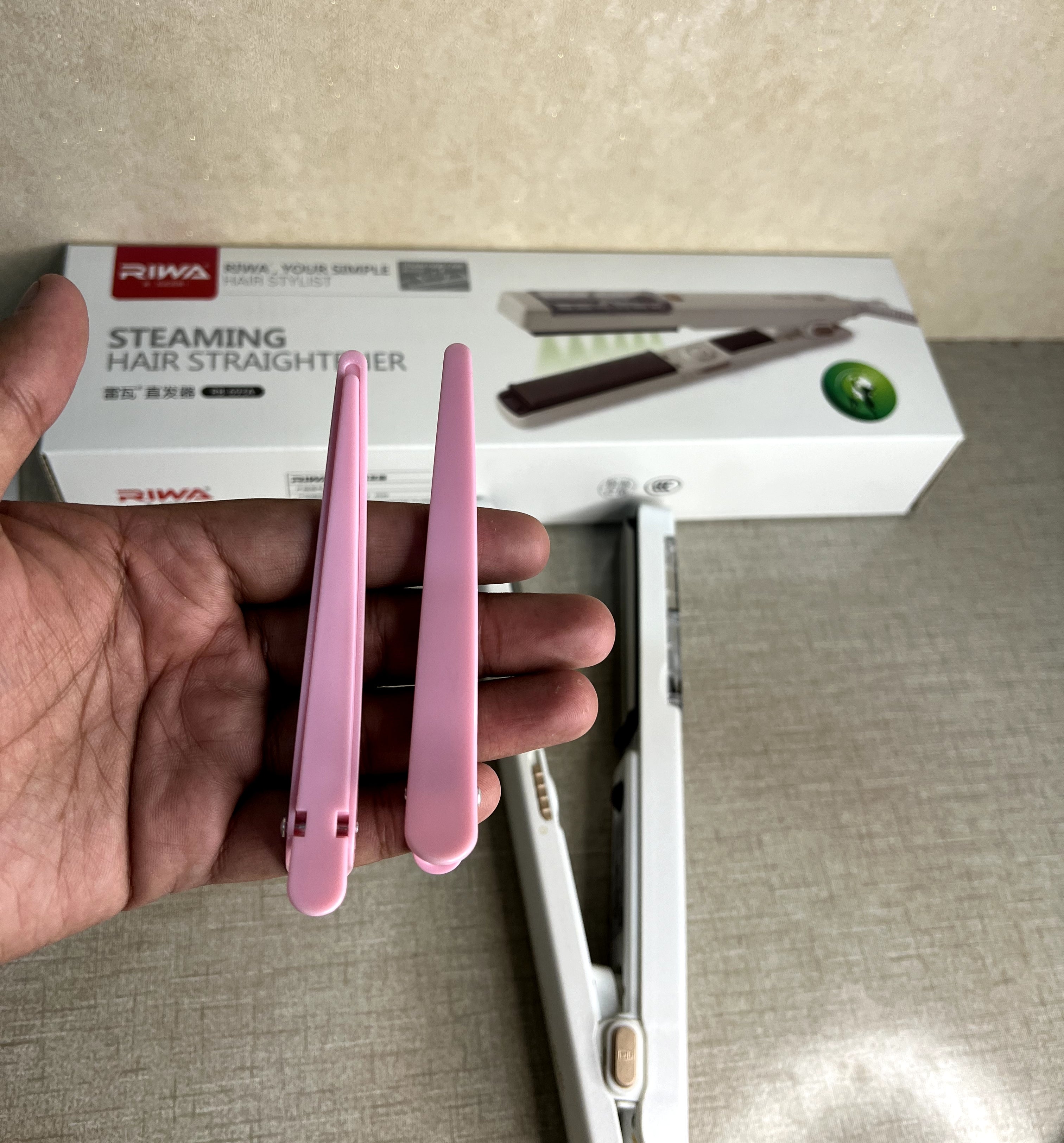 Hanif Traders™ Riwa – Steaming Hair Straightener with 2 Setting for Steam & Adjustable Temperature